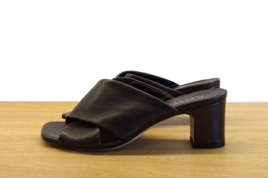 Mule nero in pelle con fasce incrociate e tacco a blocco Anima donna