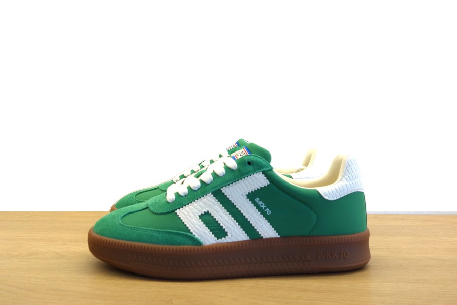 Sneaker Back 70 uomo stile vintage verde camoscio bande bianche suola caramel