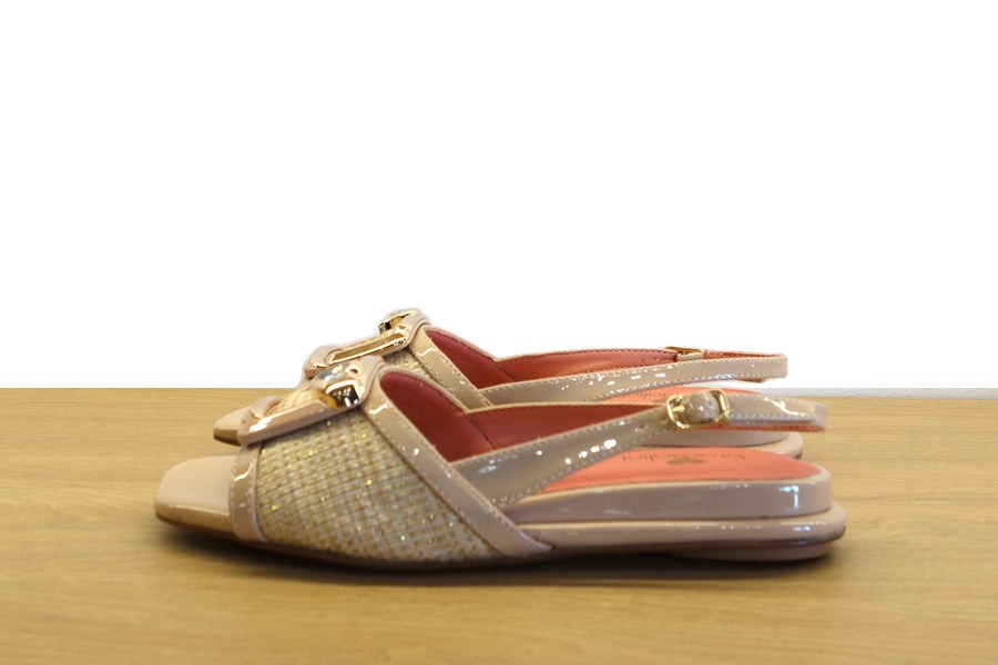 Sandalo basso in rafia naturale con bordo vernice nude e fibbia dorata Braccialini donna