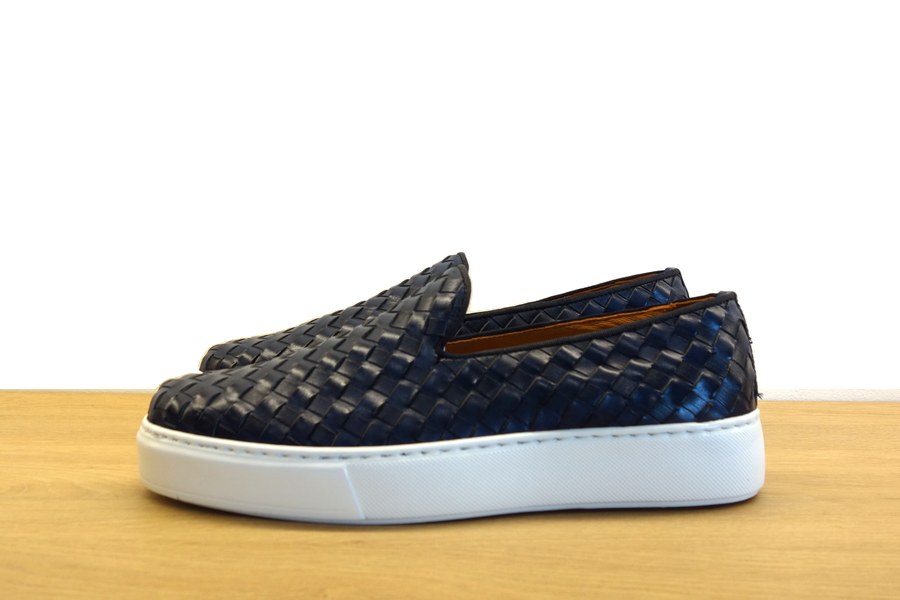 Sneaker Exton uomo in vera pelle intrecciata blu navy fondo bianco platform