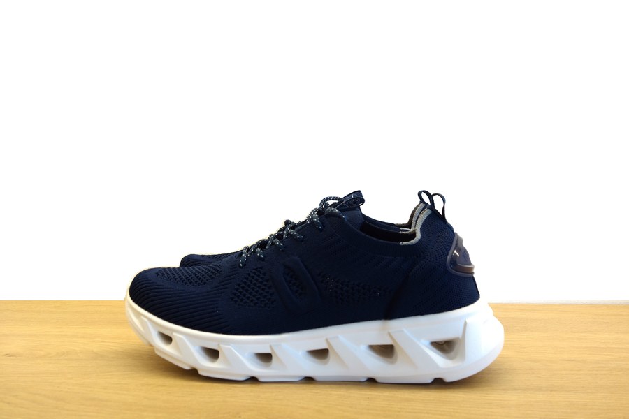 Sneaker Impronte uomo in mesh traforato blu navy con suola alta bianca traforata