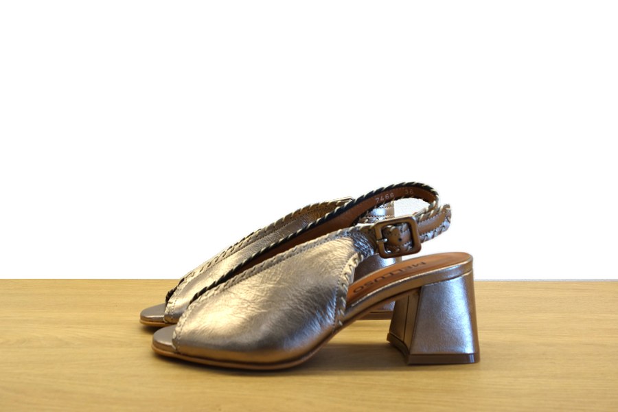Sandalo in pelle metallizzata champagne con cuciture a treccia e tacco a blocco Melluso donna