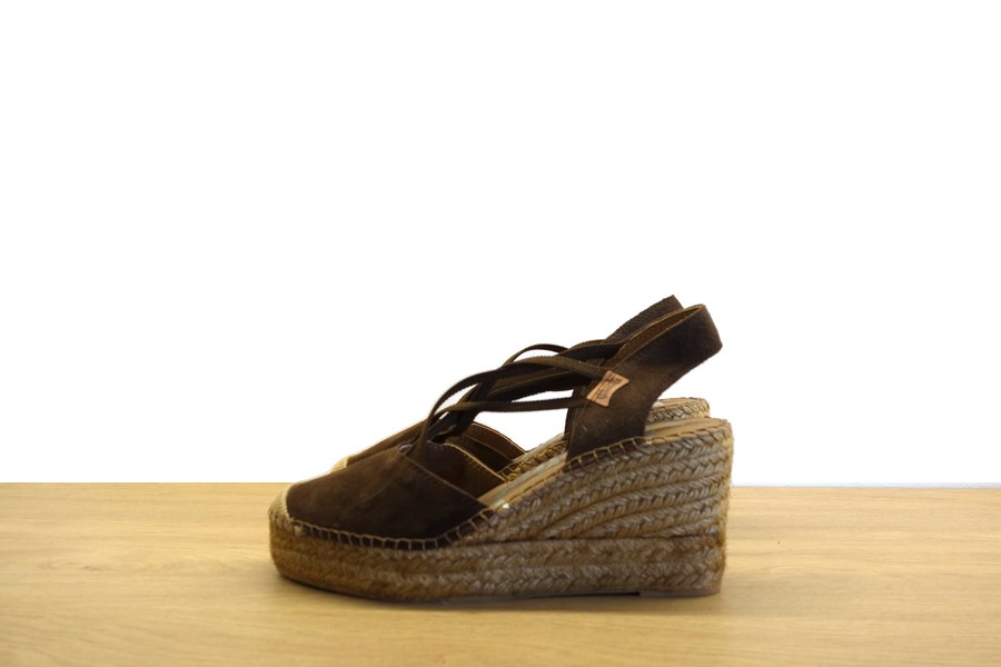 Espadrillas Vidorreta in vera pelle scamosciata marrone con lacci alla caviglia e zeppa in iuta donna