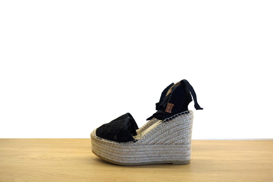 Espadrillas Vidorreta in pizzo nero con lacci alla caviglia e zeppa in iuta donna